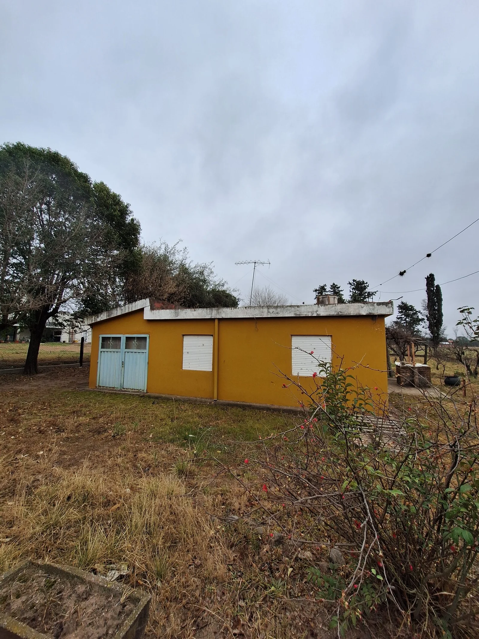 Casa con sótano y quincho en Sinsacate — foto 2
