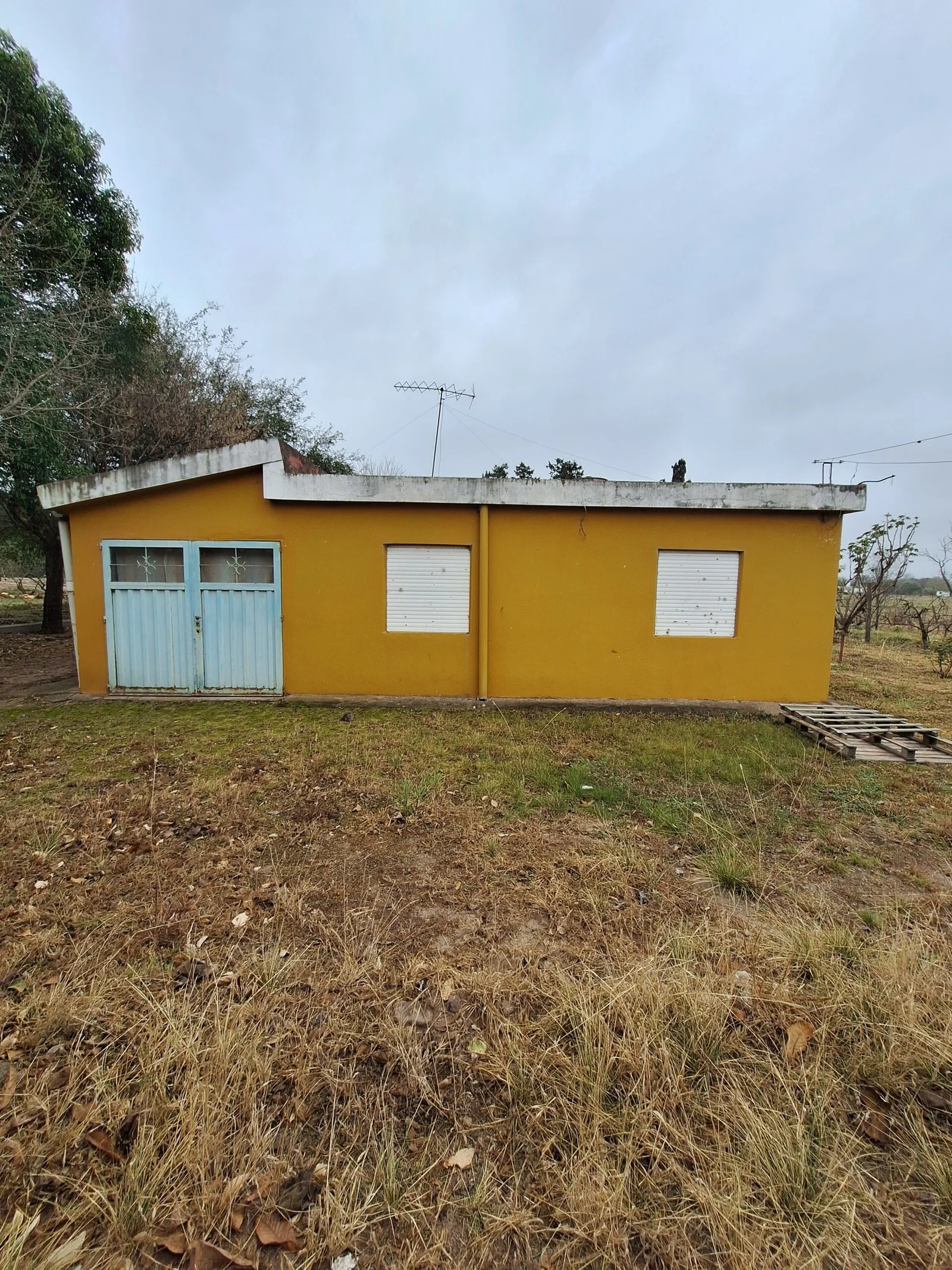 Casa con sótano y quincho en Sinsacate — foto 4