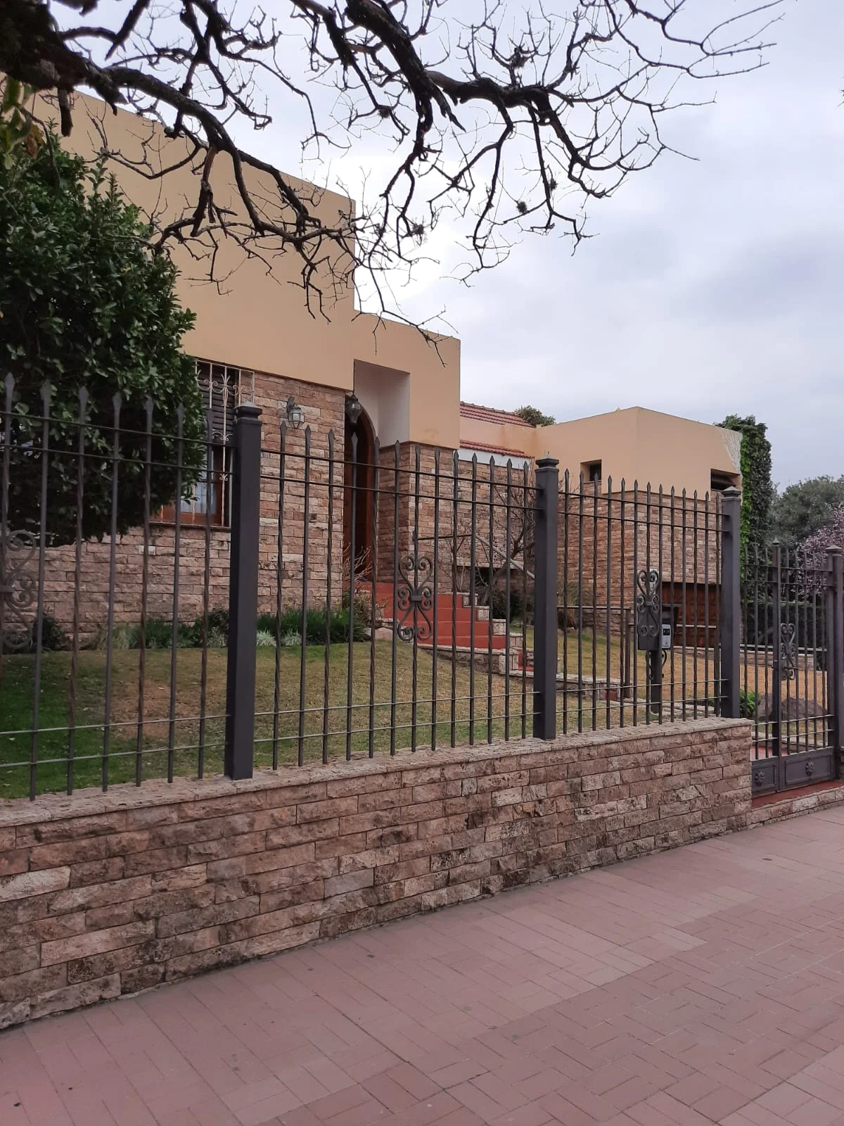Casa con pileta en corazón de Jesús María — foto 1