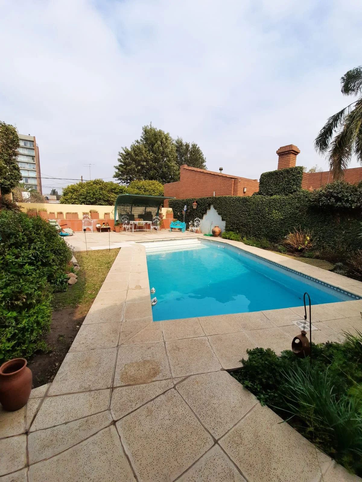 Casa con pileta en corazón de Jesús María — foto 2