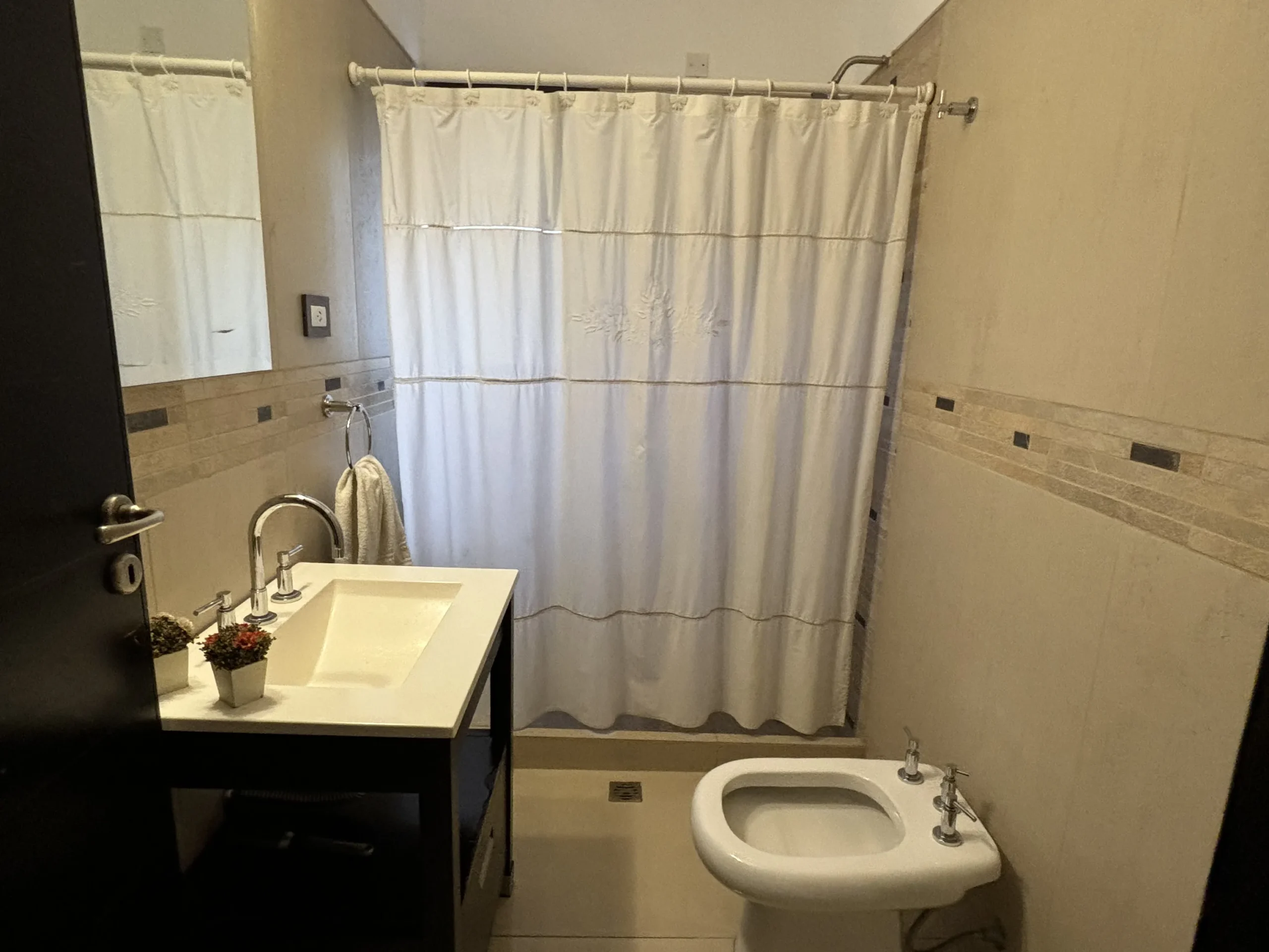 Importante propiedad en Jesús María a metros del Colegio Seminario – 3 dorm, suite y terraza — foto 9