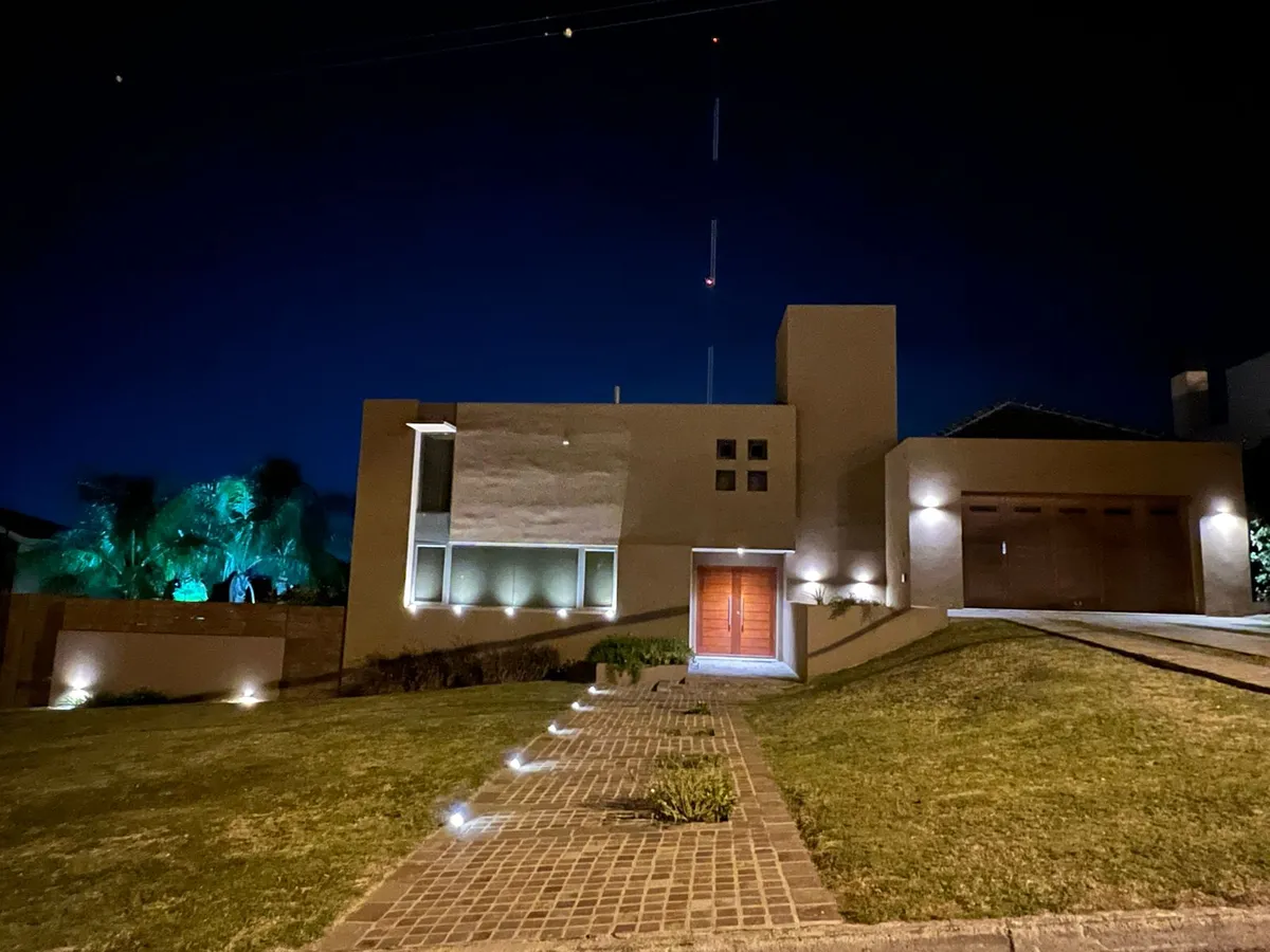 Importante propiedad en Jesús María a metros del Colegio Seminario – 3 dorm, suite y terraza — foto 2