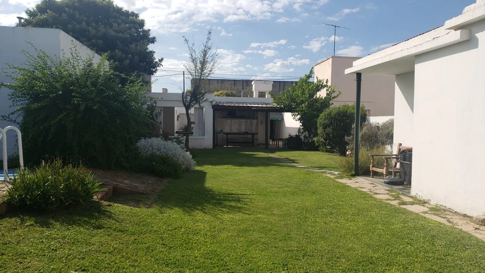 Oportunidad única: Casa con 775m² de terreno, quincho y pileta en Jesús María — foto 3